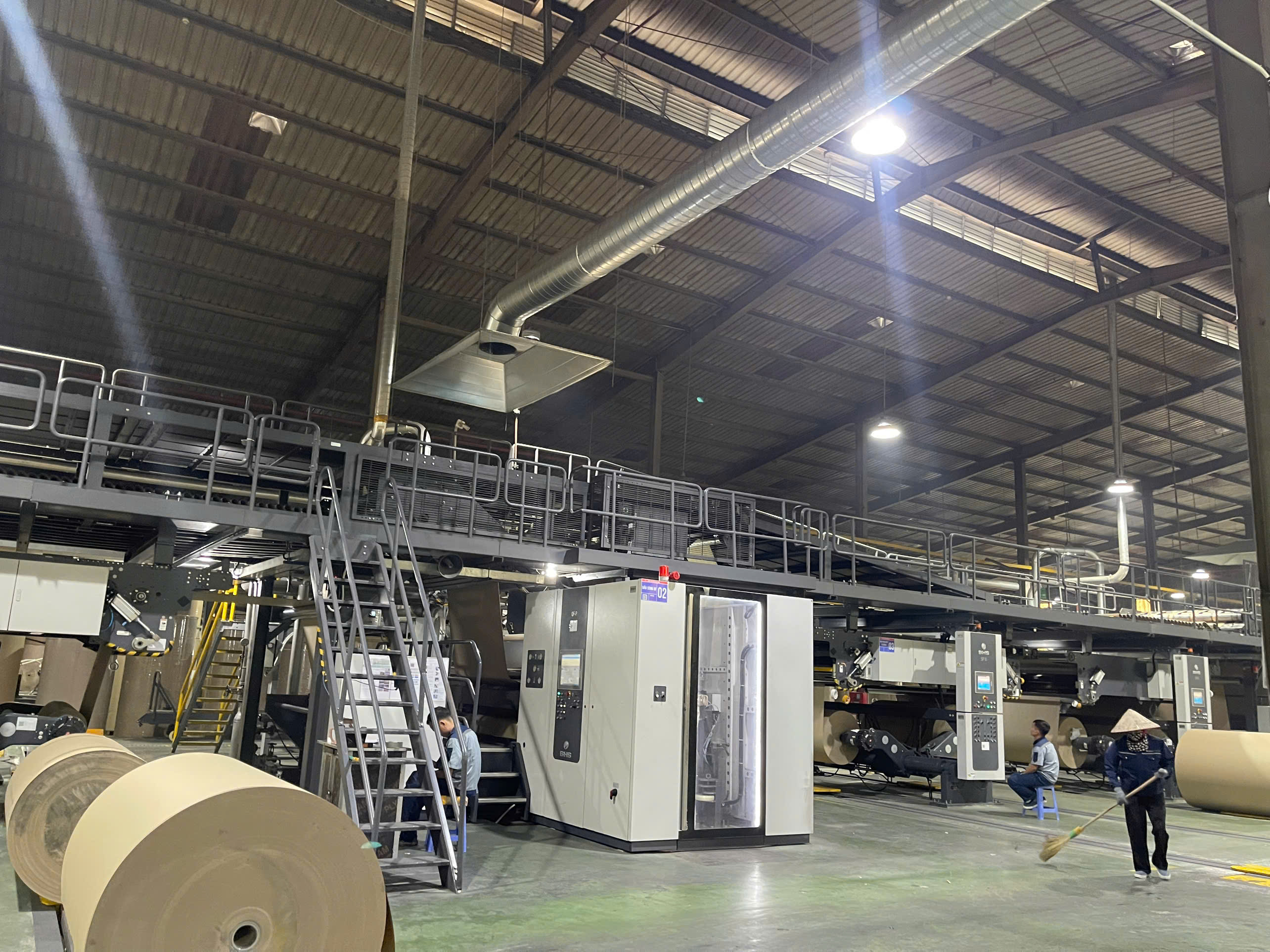 Quy trình sản xuất bao bì carton chất lượng cao đáp ứng tiêu chuẩn xuất khẩu.